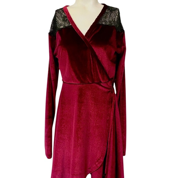 Angie Velvet Wrap Dress with Lace Detail – Burgundy, Size L - Picture 2 of 6